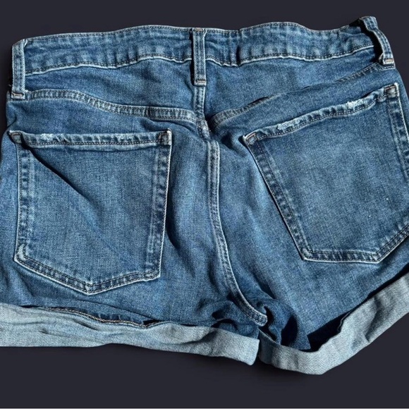 Old Navy O.G. High Rise Distressed Denim Women Shorts Size 6 - Picture 2 of 4